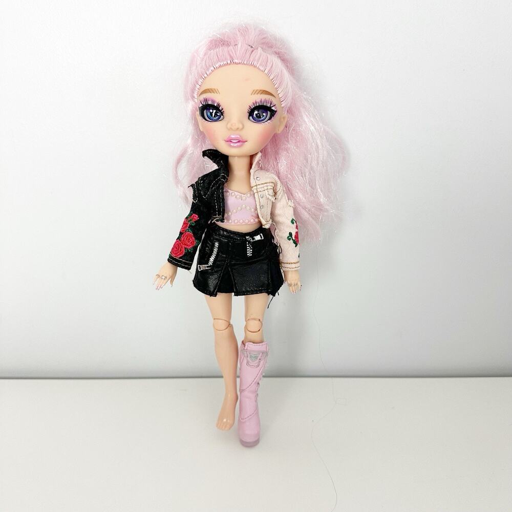 Rainbow High Minnie Choi Rainbow Vision Royal Three K-Pop Pink Fashion Doll